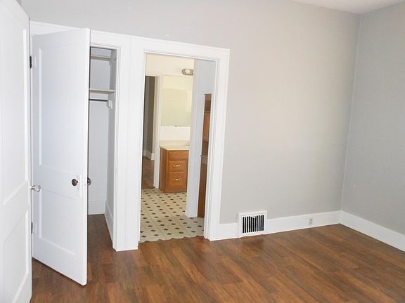 5th image of 2747 Washington Ave