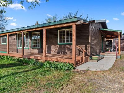 2805 N Cherry St, La Grande, OR, 97850