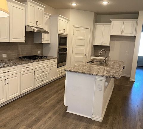 5th image of 5534 Capilano Ct