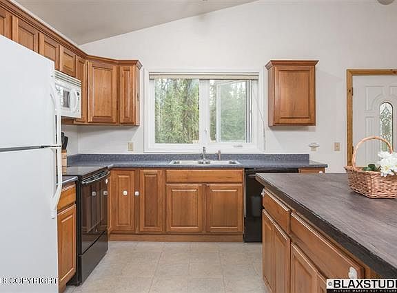 4th image of 910 Sanctuary Ln