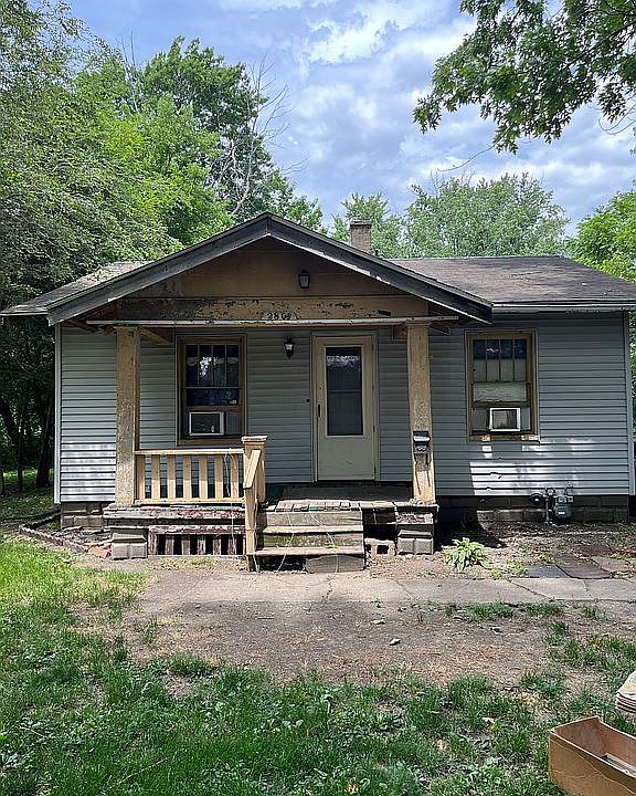 1st image of 2806 E Wallace Ave