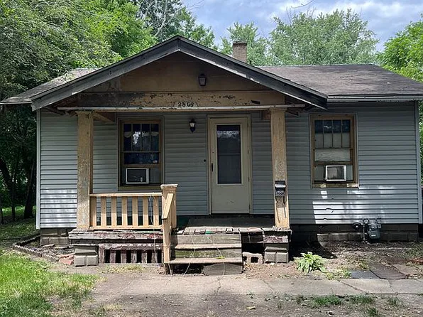 2806 E Wallace Ave, Decatur, IL 62526