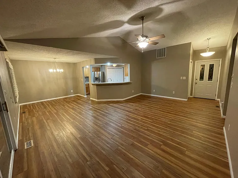 115 Spirea Point — Photo 11