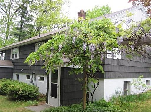 3rd image of 296 Litchfield St