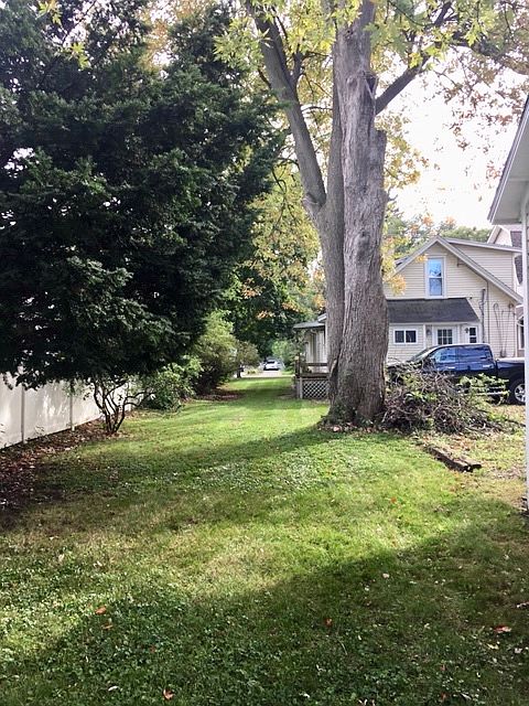 2nd image of 420 W 4th St