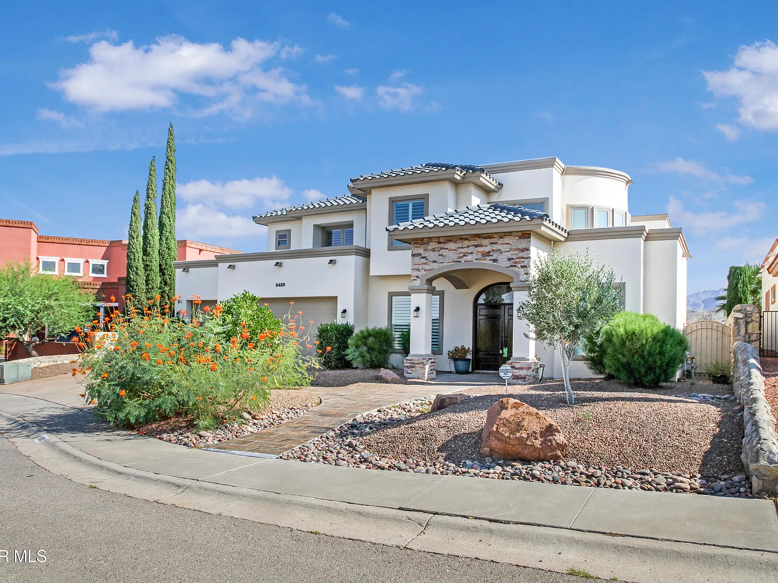 5 bed, 4.5 bath, 3731 sqft, $4,950 — Photo 1