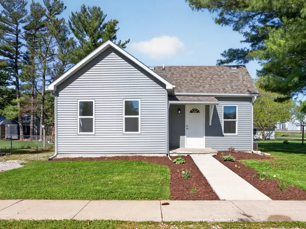 104 S Oak St, Arrowsmith, IL 61722