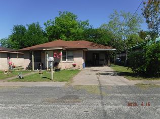 1102 W Hutchinson St, Beeville, TX 78102
