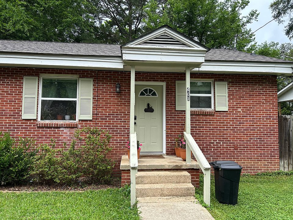 1st image of 401 Evergreen St