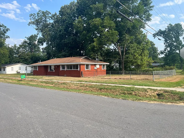 120 E Palm St — Photo 2