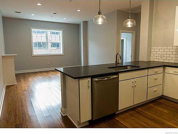 2nd image of 220 Franklin St APT 2