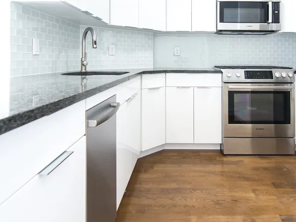 689 Leonard Street image 8 of 24