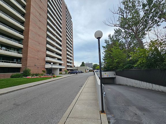 3rd image of 15 Torrance Rd #1901