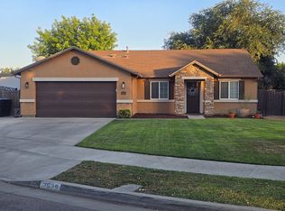 2629 W Brooke Ct, Visalia, CA 93291