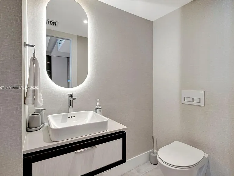 2301 Collins Ave #634 — Photo 12