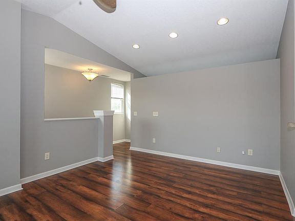 5th image of 7595 Skyview Cir