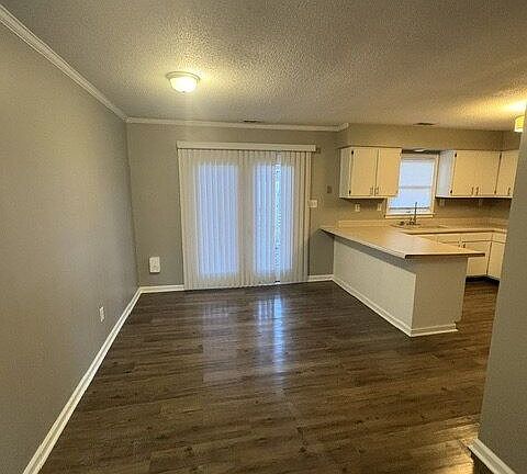 2nd image of 100 David Dr APT E6
