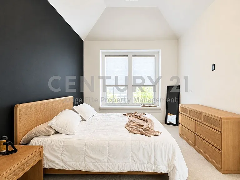 1131 Queensdown Way — Photo 7
