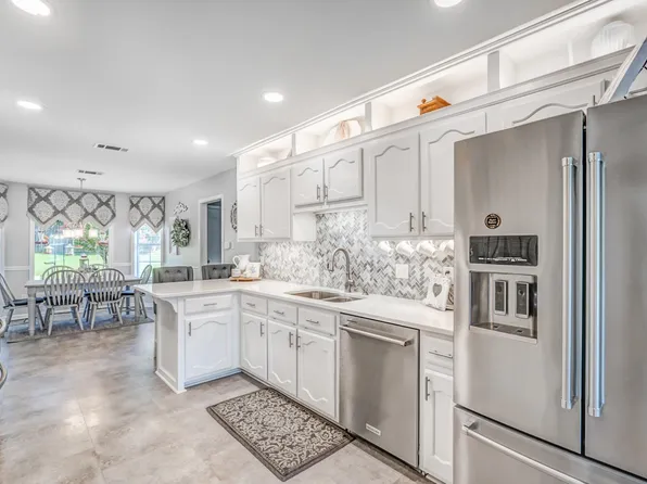 9725 Kingsridge Dr, Lakeland, TN 38002