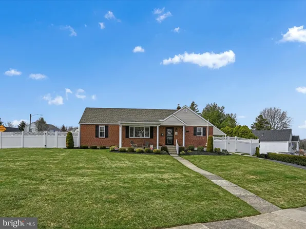 26 N Manor Rd, Broomall, PA 19008