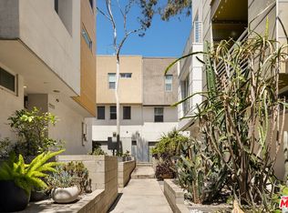 2204 Fox Ln, Los Angeles, CA 90026