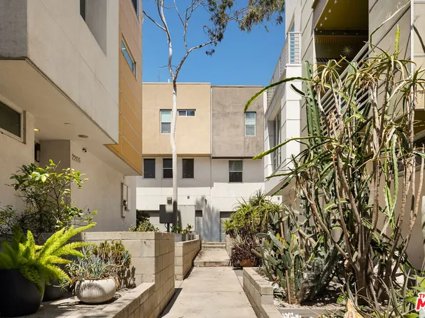 2204 Fox Ln, Los Angeles, CA 90026