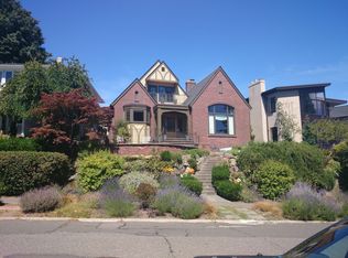 2210 W Viewmont Way W, Seattle, WA 98199