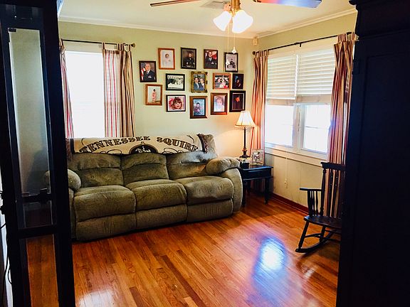 4th image of 217 Harang Ave