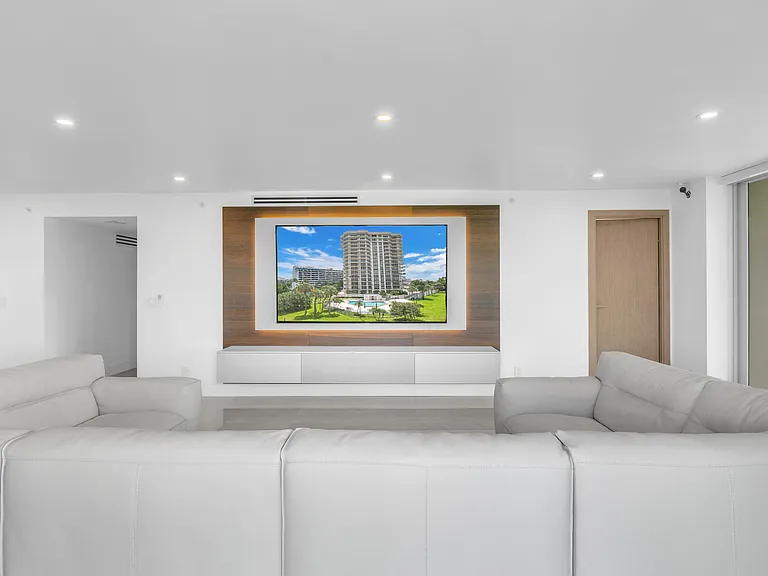 901 E Camino Real — Photo 14