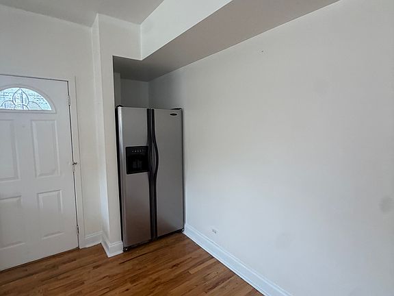 3rd image of 3851 W Ainslie St #1