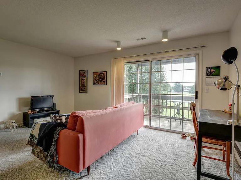 1203 Wesley Ave — Photo 4