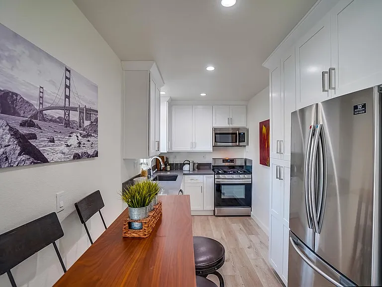 2212 E 15th St — Photo 9