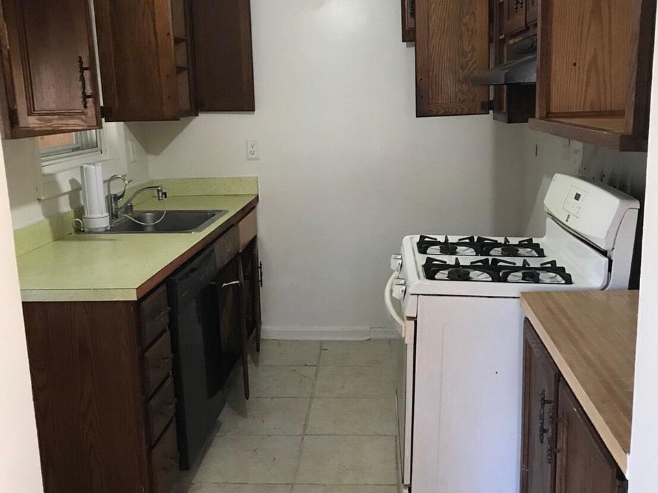 2nd image of 2500 Phillips Dr