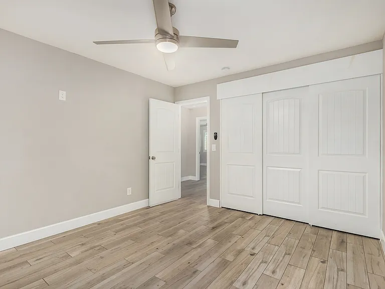 429 W Flower St — Photo 19