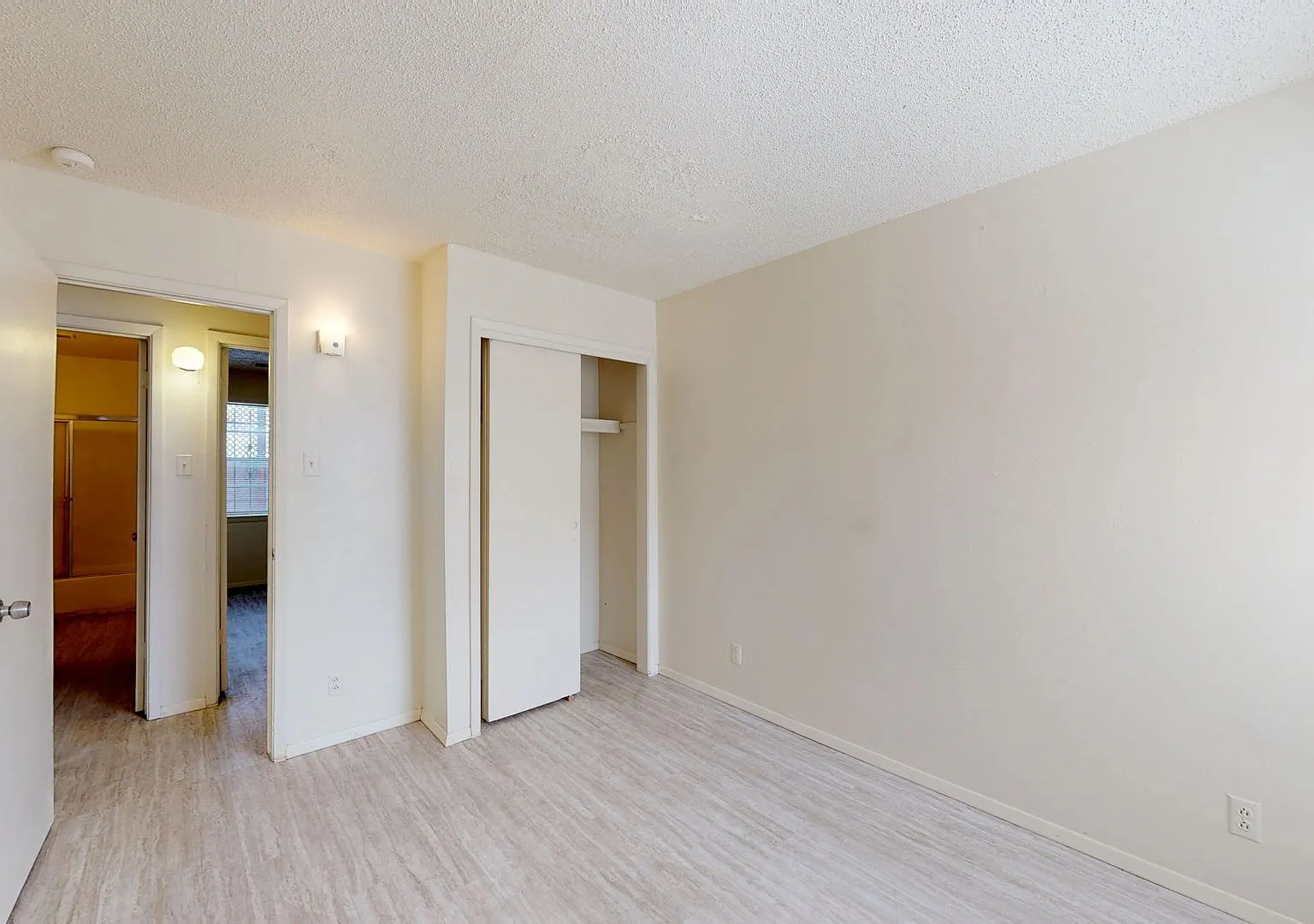 Zodiac Apartments — Photo 4