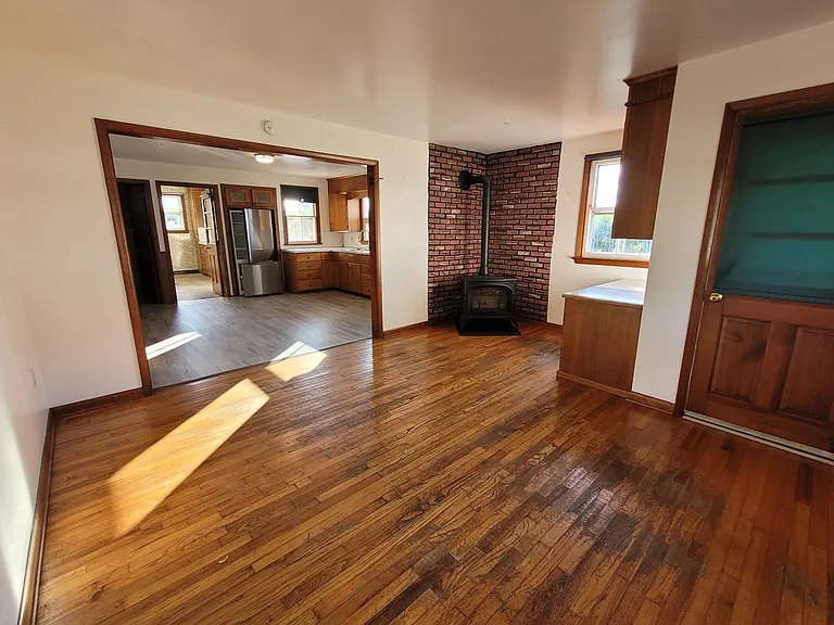 331 Newport Rd — Photo 8