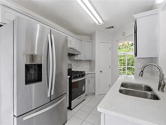 2nd image of 3798 Market Cres