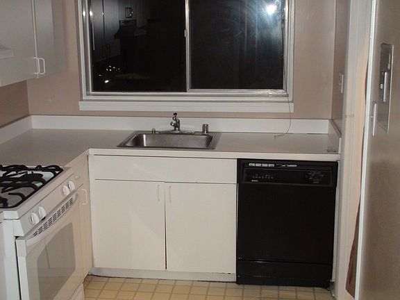 3rd image of 10638 Weymouth St APT 101