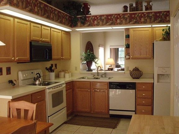 Kitchen  & Breakfast Nook