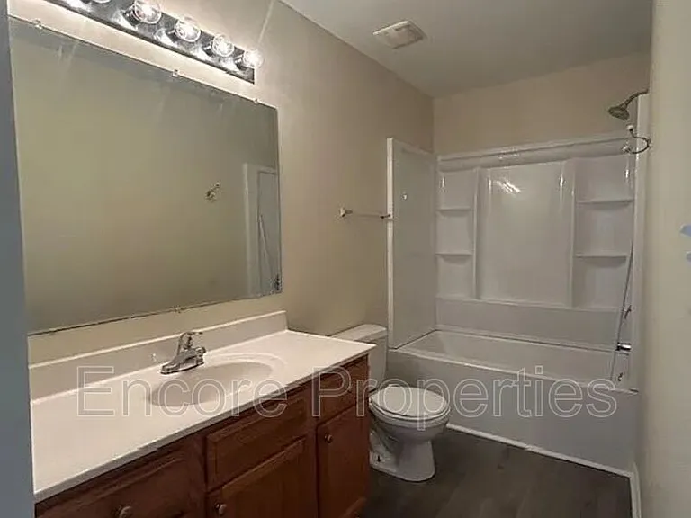 444 Anna St — Photo 8