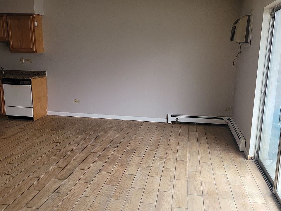2nd image of 1113 Dickens Way #B