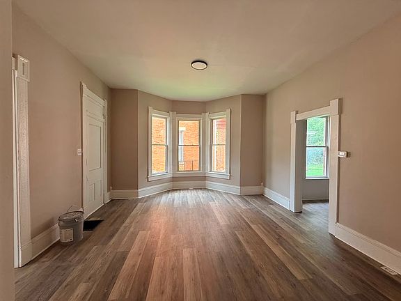 5th image of 2431 Fox Ave
