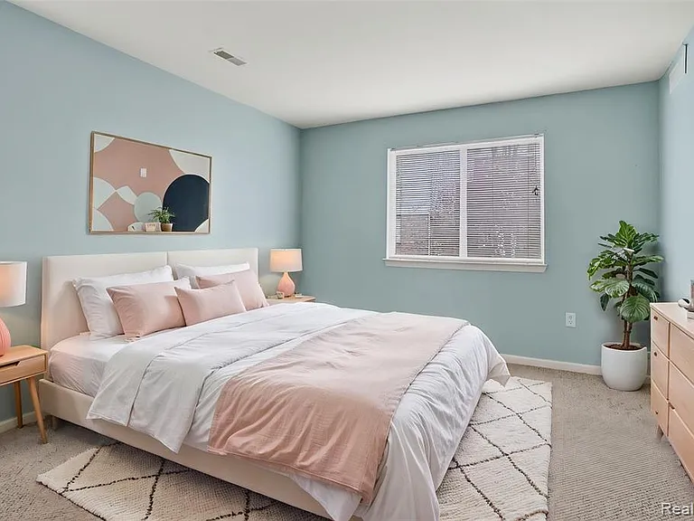 863 Amanda Ln — Photo 10