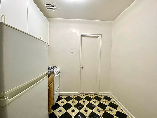 4th image of 357 E 87th St APT 2C