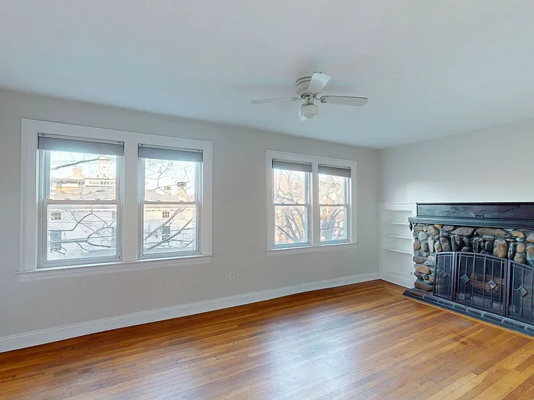 542 Chapel St #4 — Photo 5