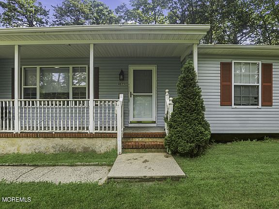 4th image of 225 Cassville Road