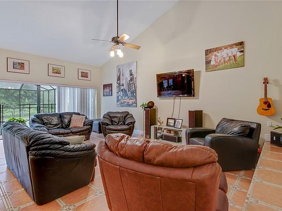 4th image of 16032 Penwood Dr