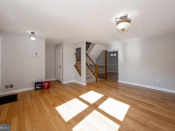 3rd image of 7402 Meadowleigh Way