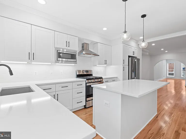 1434 Marshall St — Photo 14