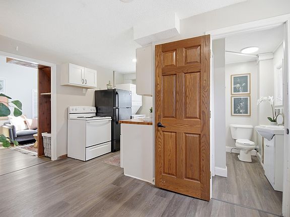 5th image of 1119 2nd St NE